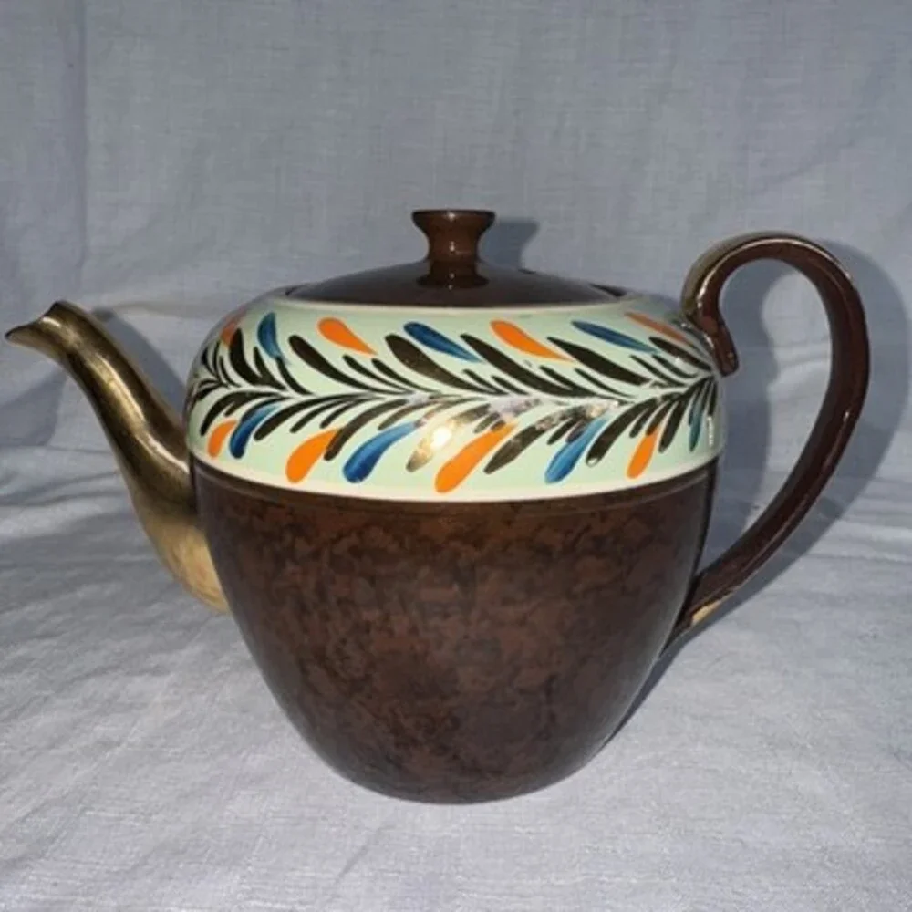 Vintage Gibsons 4 Cup Tea Pot Hand Painted Details Gold Spout/Handle England.